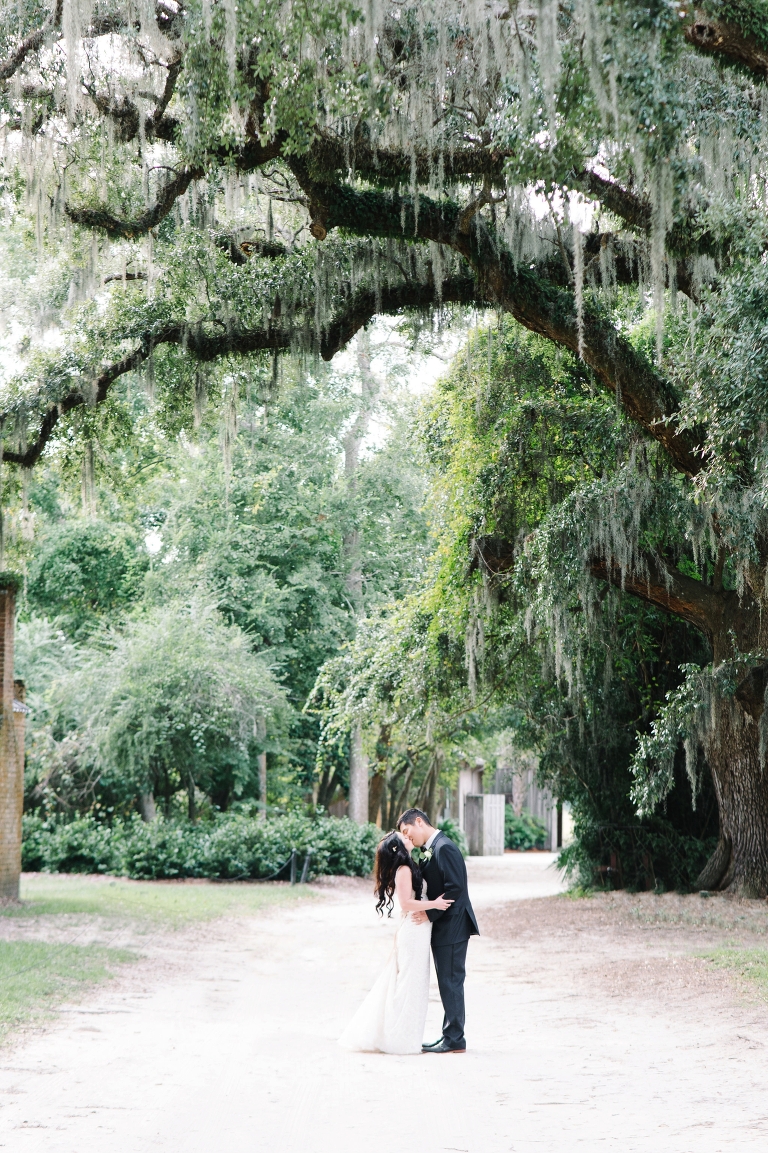 thomas-and-callas-boone-hall-plantation-wedding-by-charleston-wedding-photographers-aaron-and-jillian-photography-_0049