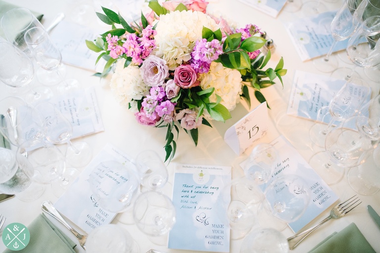 Floral center piece at a New York Botanical Gardens wedding by Charleston wedding photographers Aaron and Jillian Photography -_0073